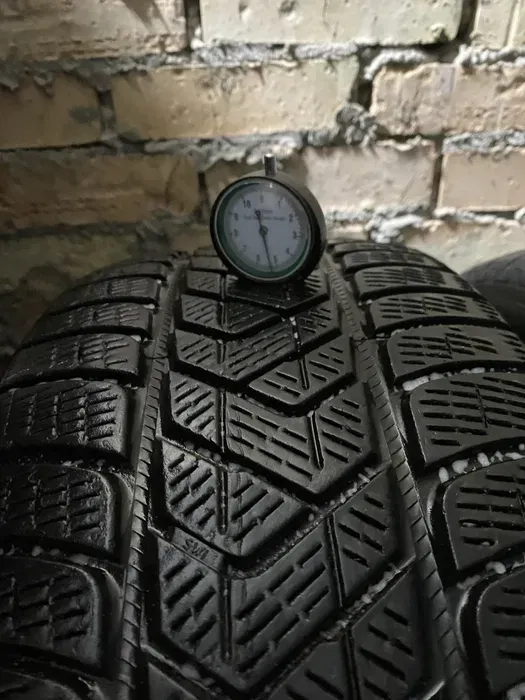 235/60 R18 Pirelli Scorpion 18г , пара шин зимних.
