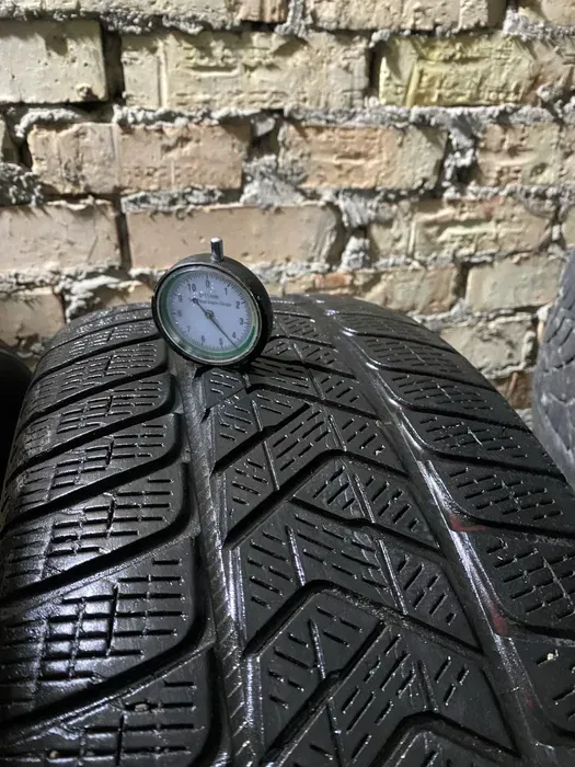 235/60 R18 Pirelli Scorpion 18г , пара шин зимних.