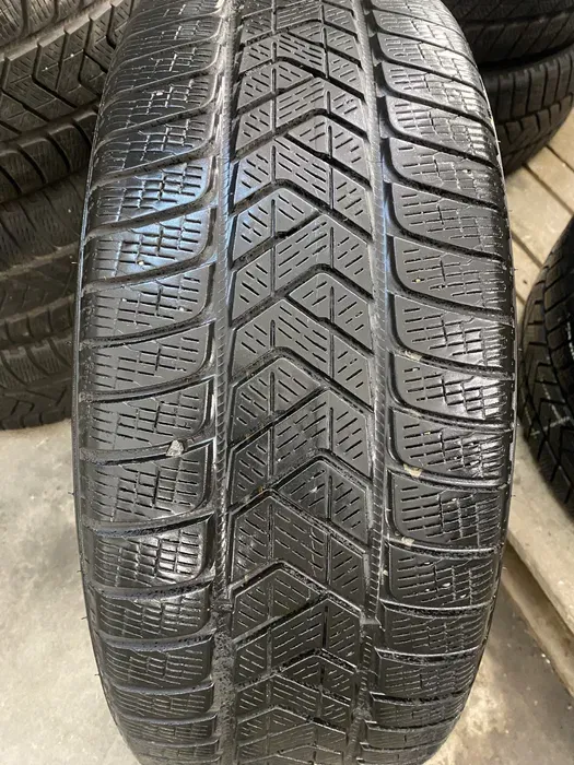 235/60 R18 Pirelli Scorpion 18г , пара шин зимних.