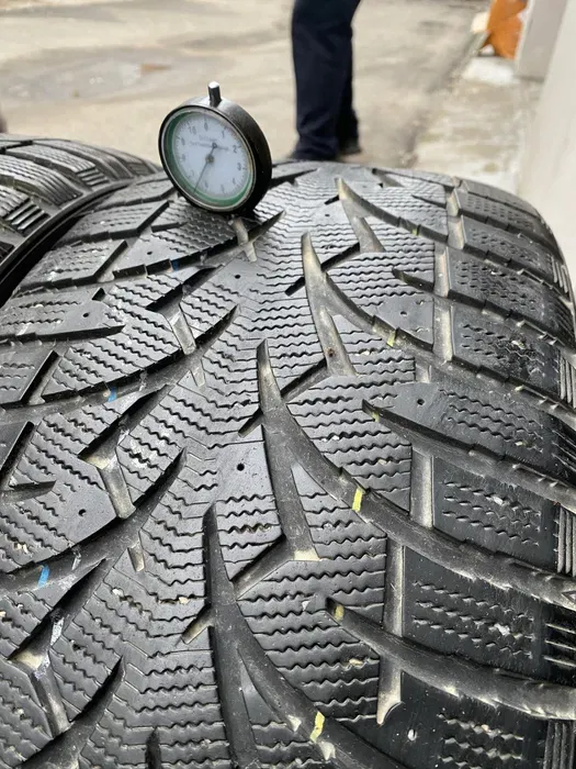 255/40 R19 Toyo 18г пара шин зимних.
