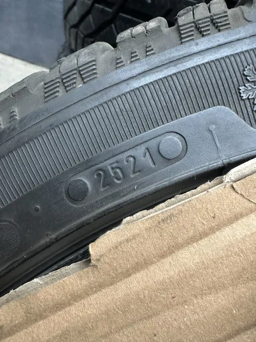 225/40 R18 Tigar 21г комплект шин зимних.
