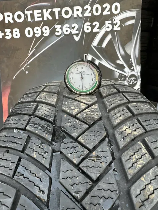 235/55 R18 Vredestein WinRacPro 22г пара шин зимних.