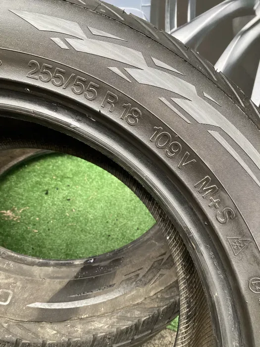 255/55 R18 Vredestein Giugiaro пара шин зимних.