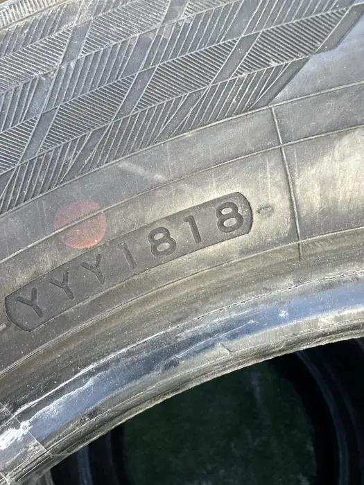 215/60 R16 Yokohama BluEarth комплект шин зимних.