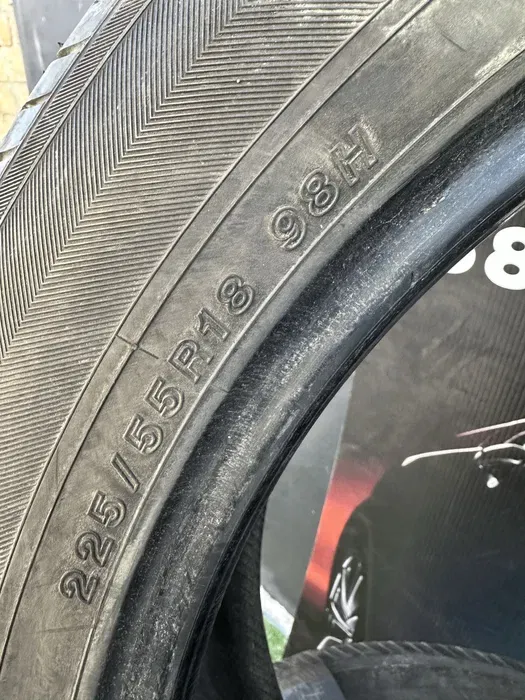 225/55 R18 Yokohama BluEarth комплект шин летних.